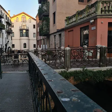 Romantico Alloggio Arteeacqua In Centro Treviso Exterior photo