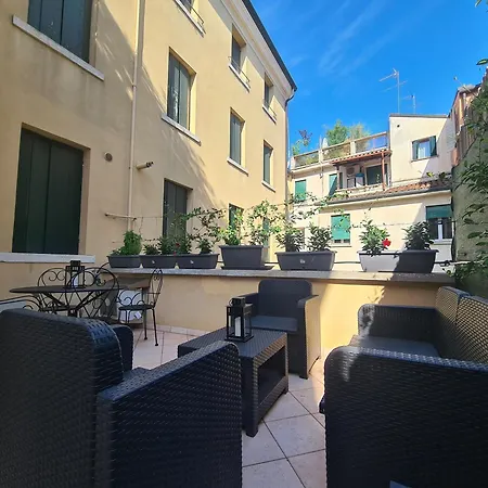 Romantico Alloggio Arteeacqua In Centro Treviso Exterior photo