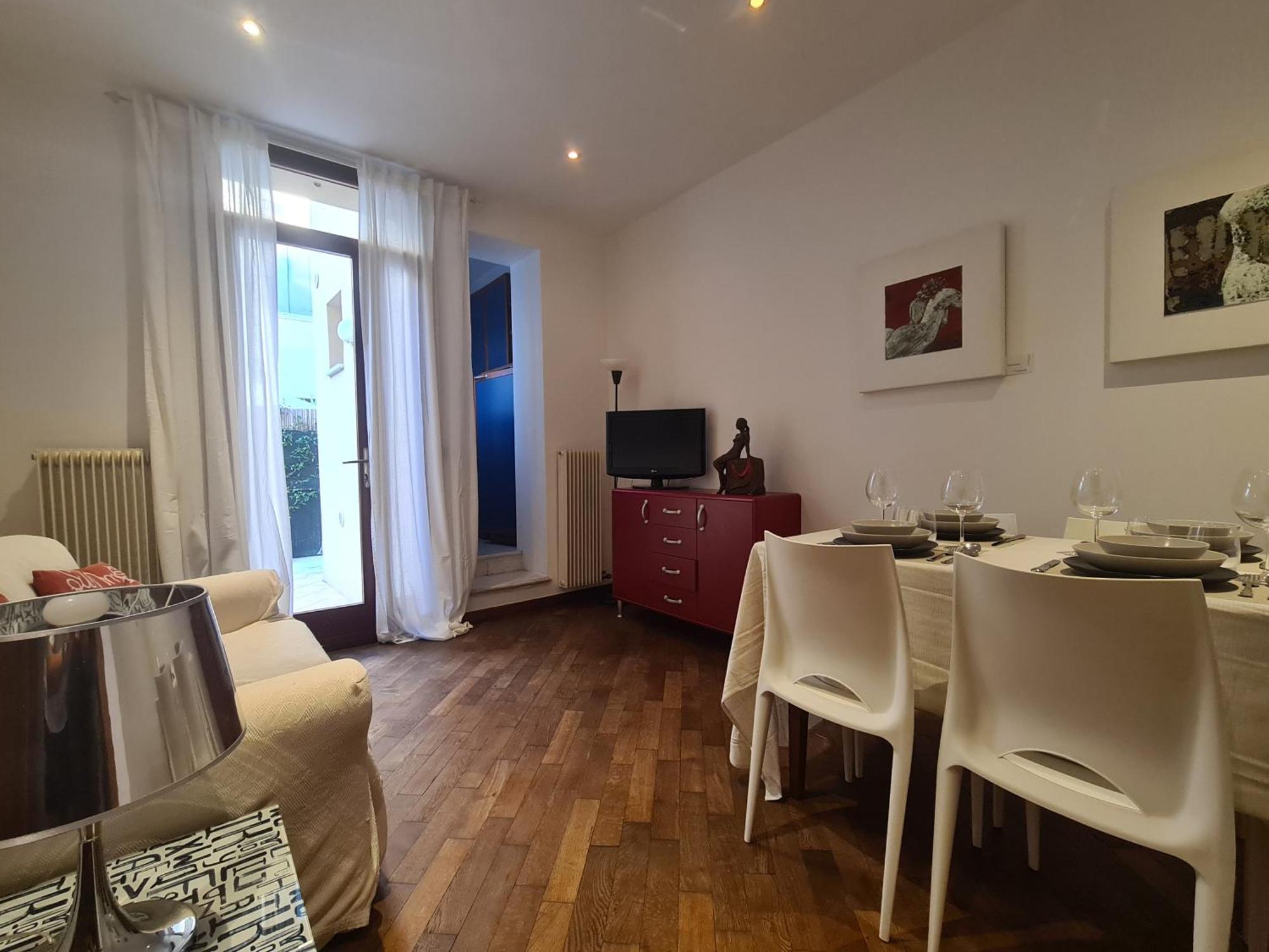 Romantico Arteeacqua In Centro Apartment *