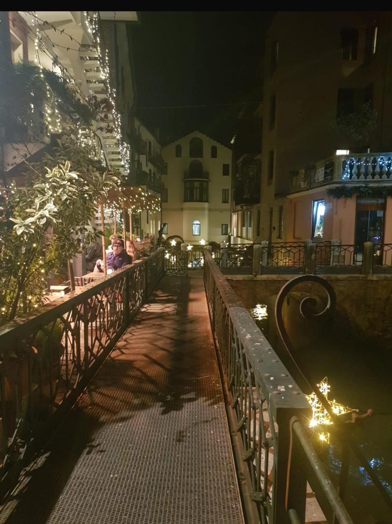 Romantico Arteeacqua In Centro Apartment *